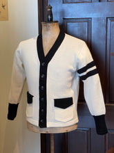 Load image into Gallery viewer, BLD108 BUTTON STRIPE CARDIGAN
